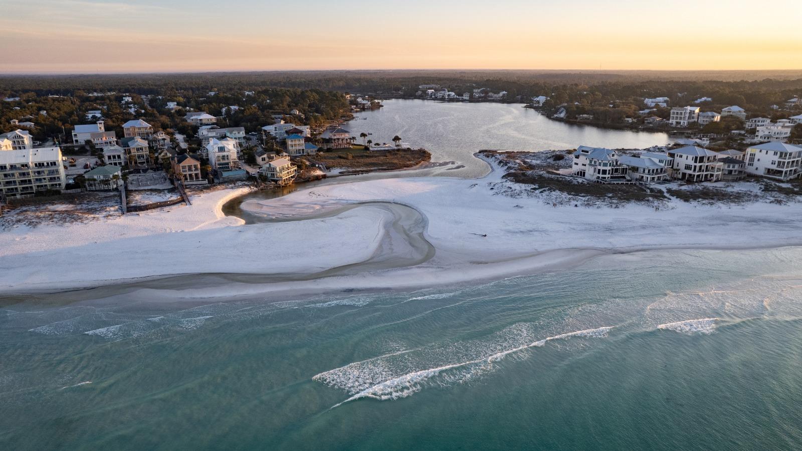 Destin condos near white-sand beaches, coastal dune lakes and the emerald waters of Florida’s Gulf Coast
